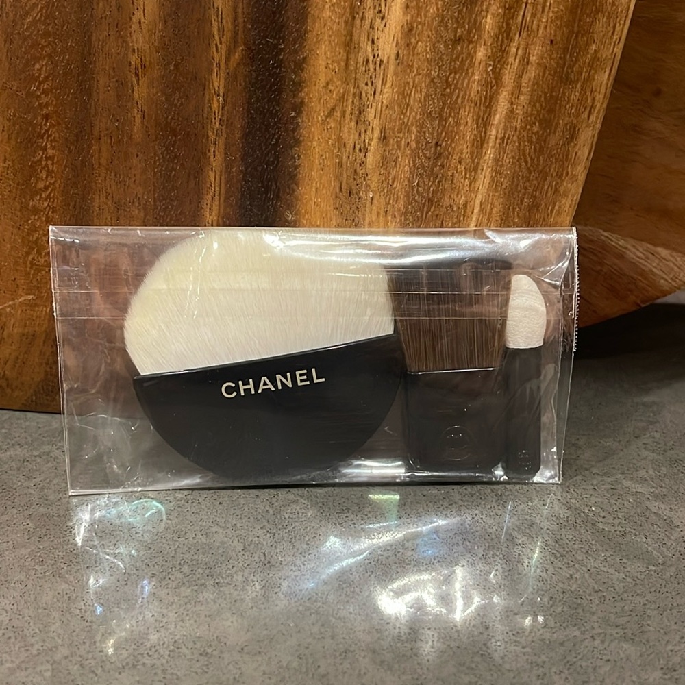 NIP Chanel Travel Makeup Brushes